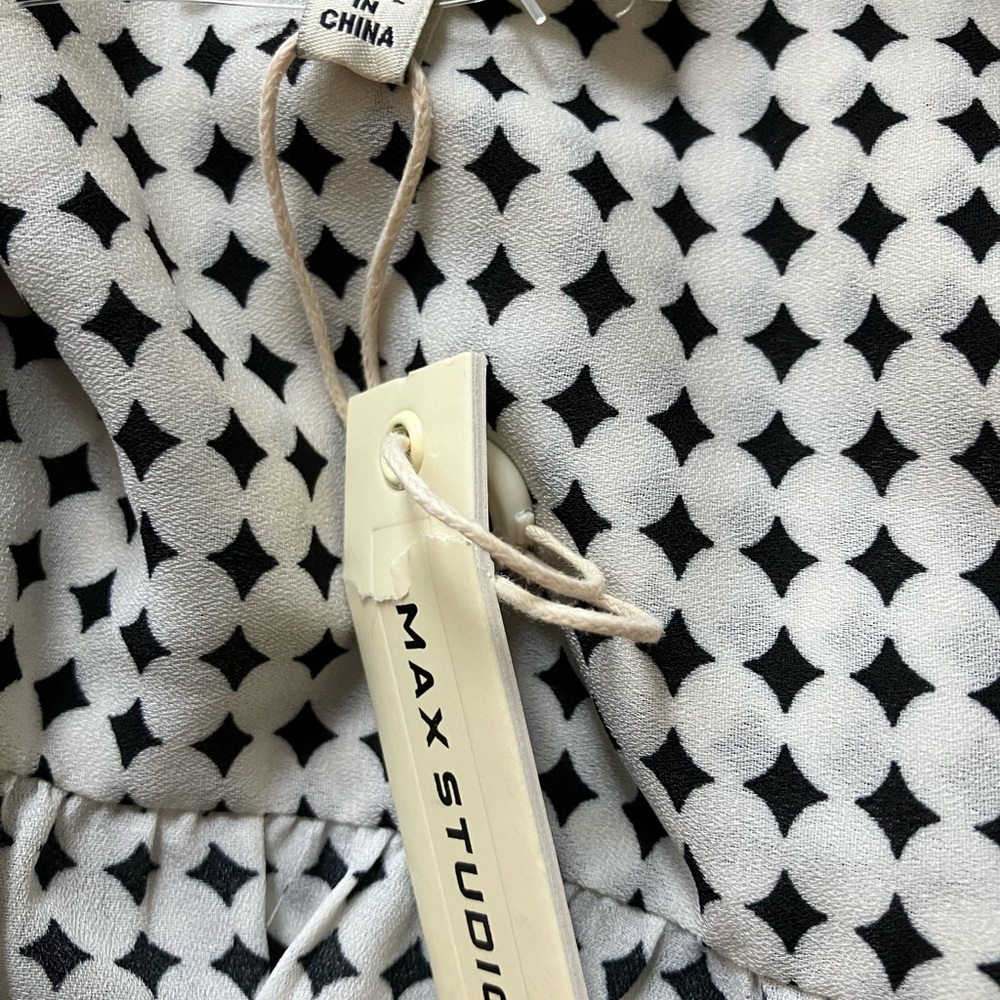 NWT Women’s Max Studio Black and White Check Blouse - Size 2X MSRP $98 - Picture 6 of 7